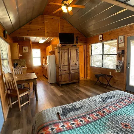 Walnut Canyon Cabins Fredericksburg Exterior photo